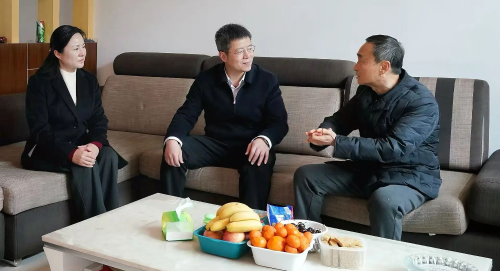 鄭錦鋒開展春節前走訪慰問活動